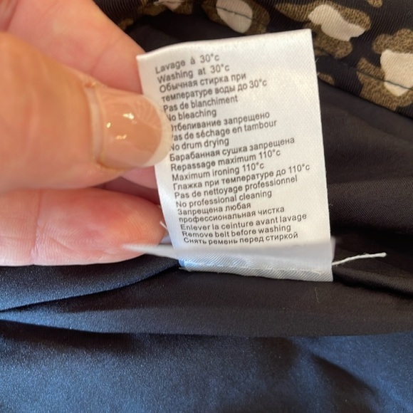 Molly Bracken M black/cream and tan lined pleated midi skirt with matching belt - Picture 9 of 10